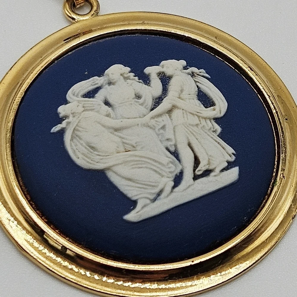 VINTAGE Wedgwood Jasperware Gold Filled Circle Pendant Made in England Signed